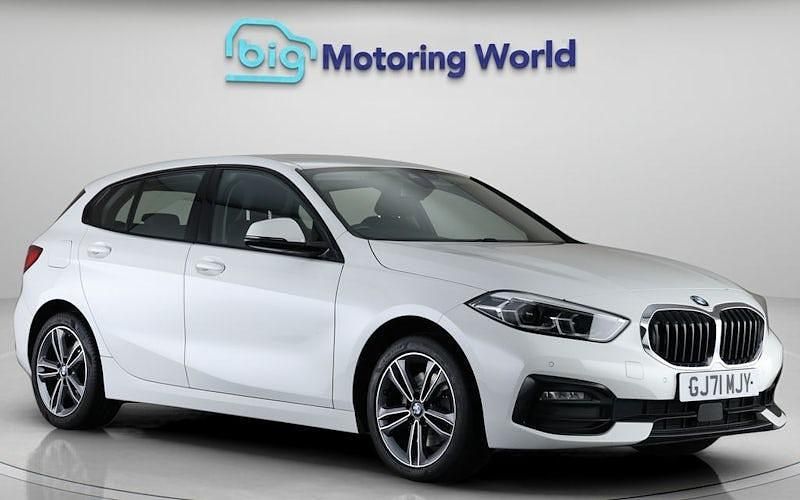 Used BMW 118 Sport Line 136 HP (100 kW) 2021 White Hatchback