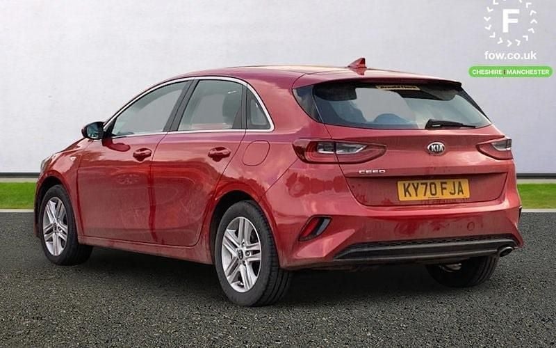 Usado Kia Ceed Air 136 HP (100 kW) 2020 Vermelho Citadino