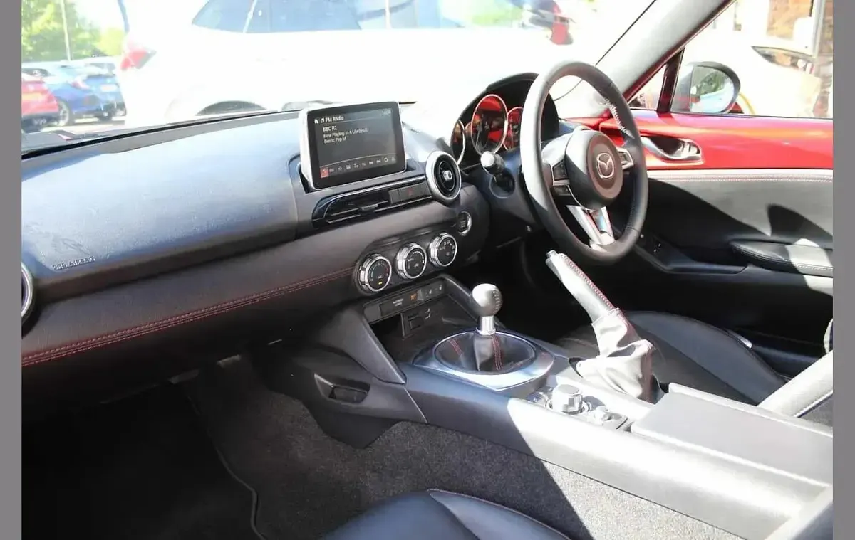 Używany Mazda MX5 Inclusive 158 KM (116 kW) 2018 Czerwony Kabriolet