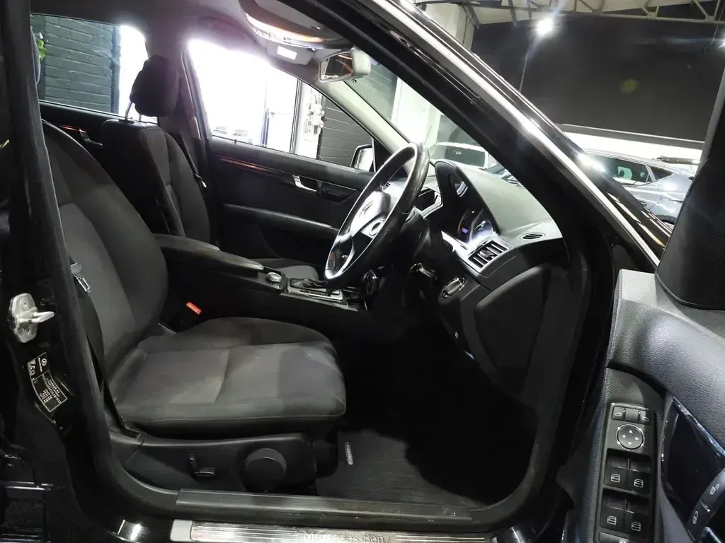 Used Mercedes C180 SE 156 HP (114 kW) 2010 Black Sedan