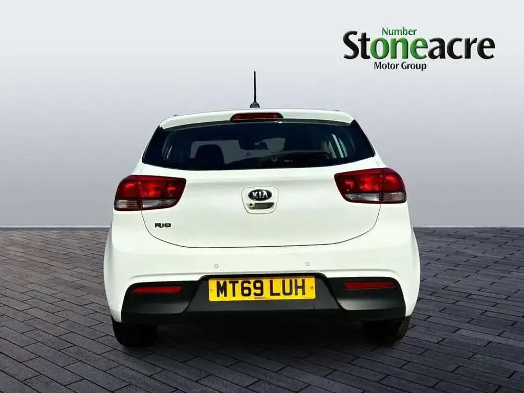 Used Kia Rio 84 HP (61 kW) 2019 White Hatchback