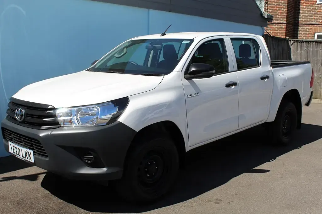 Używany Toyota HiLux Active 150 KM (110 kW) 2020 Biały Pickup