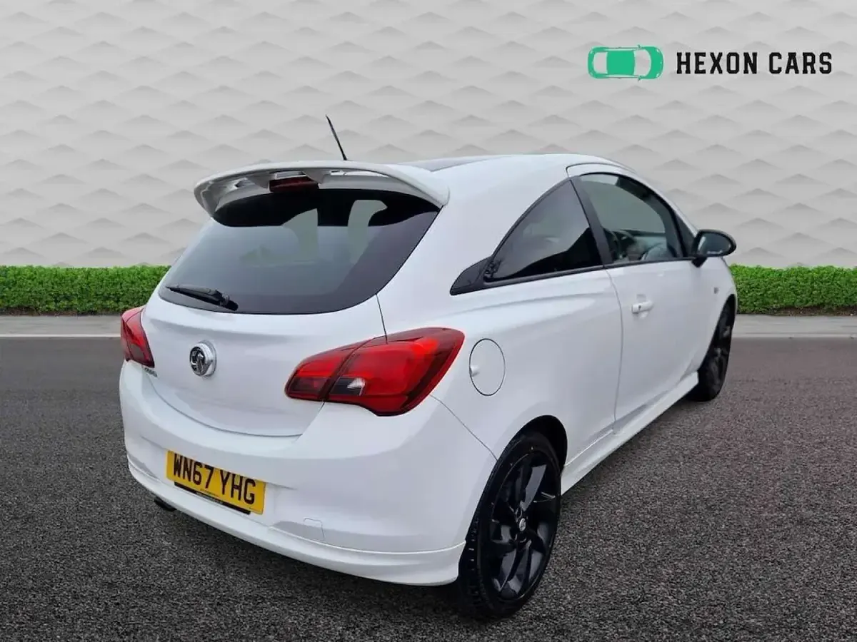 Used Vauxhall Corsa Edition 90 HP (66 kW) 2017 White Hatchback