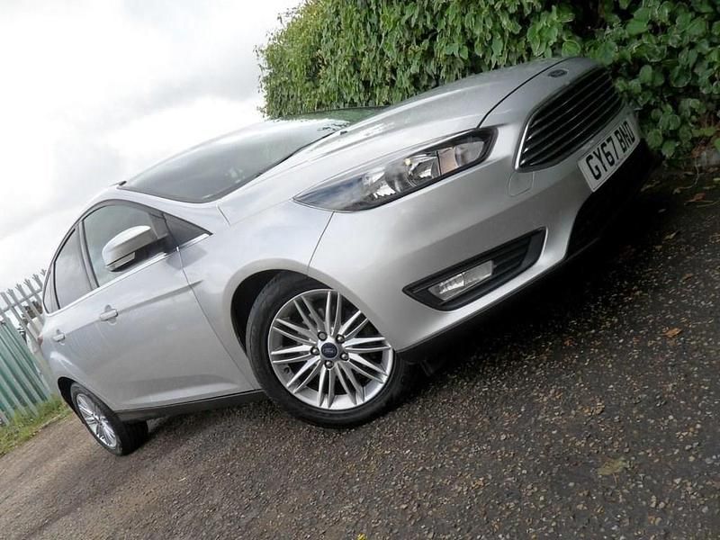 Used Ford Focus Zetec 125 HP (91 kW) 2017 Silver Hatchback