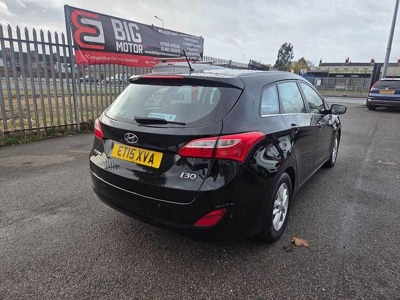 Used Hyundai i30 SE 108 HP (79 kW) 2015 Black Estate