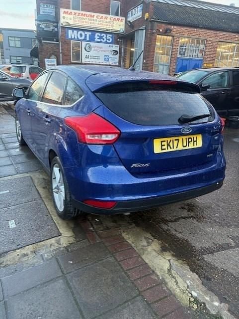Used Ford Focus Zetec 125 HP (91 kW) 2017 Blue Hatchback