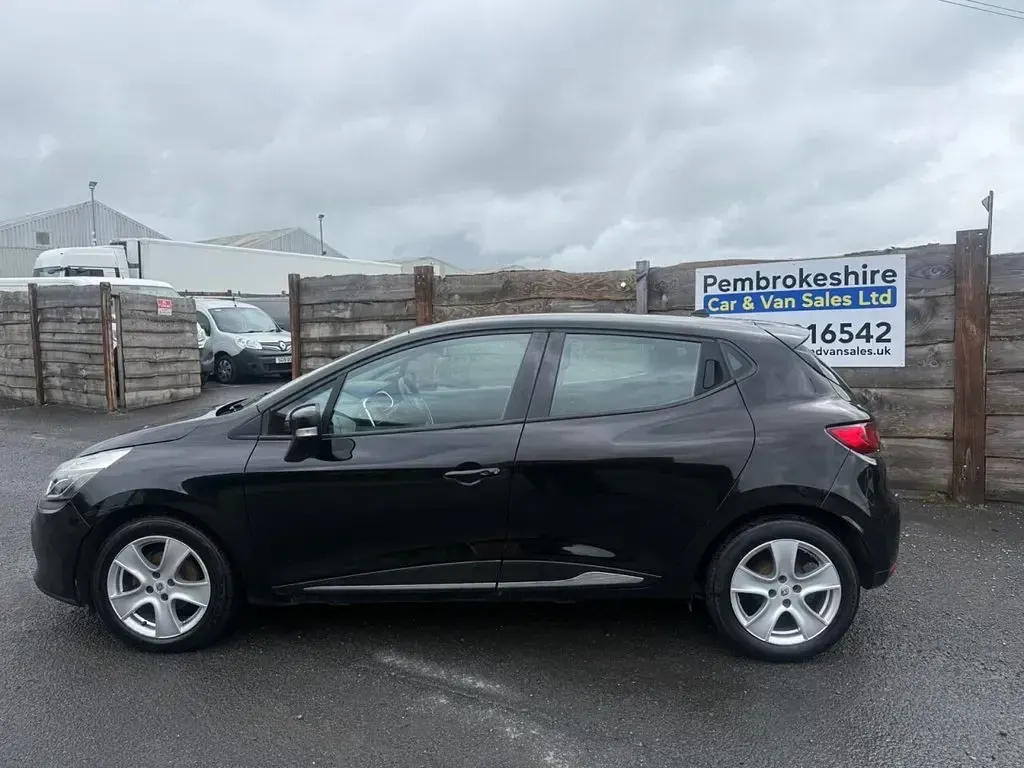 Used Renault Clio IV Dynamique 90 HP (66 kW) 2014 Black Hatchback