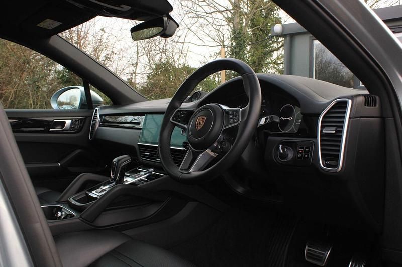 Used Porsche Cayenne 440 HP (323 kW) 2020 Silver SUV