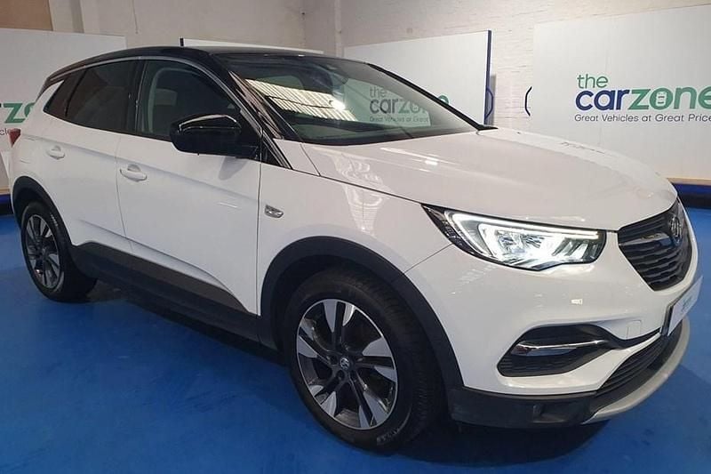 Used Vauxhall Grandland X SRi 130 HP (95 kW) 2020 White SUV