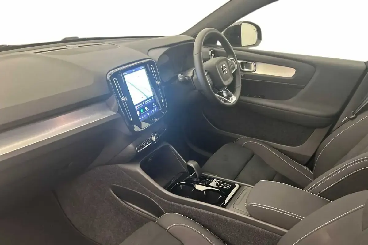New Volvo XC40 Plus 161 HP (118 kW) 2026 Grey SUV