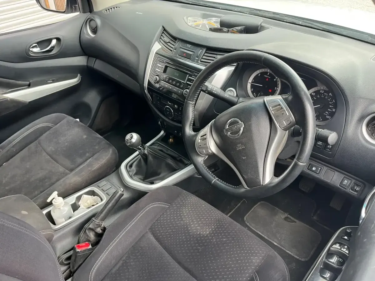 Used Nissan Navara Acenta+ 2016 White Pickup