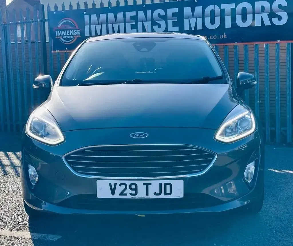 Used Ford Fiesta Titanium 100 HP (73 kW) 2017 Grey Hatchback