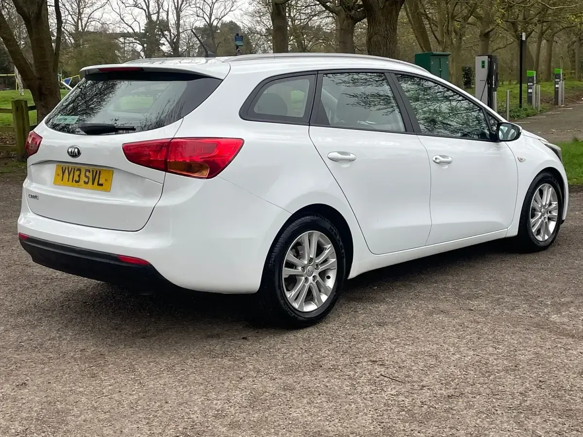 Used Kia Ceed 2013 White Hatchback