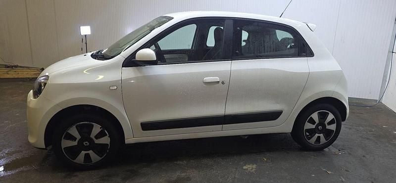Used Renault Twingo Play 70 HP (51 kW) 2016 White Hatchback