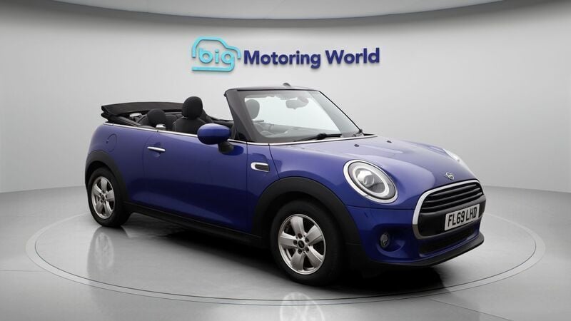Used 2019 Mini Cooper Classic Hatchback | £12,500 (Fair price) - Image 1/4