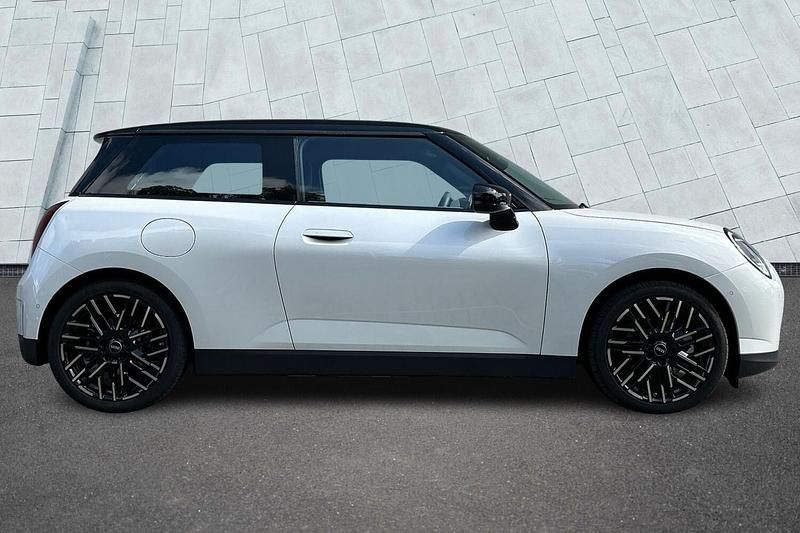 Used Mini Cooper Hatch 133 kW (181 HP) 2024 White Hatchback