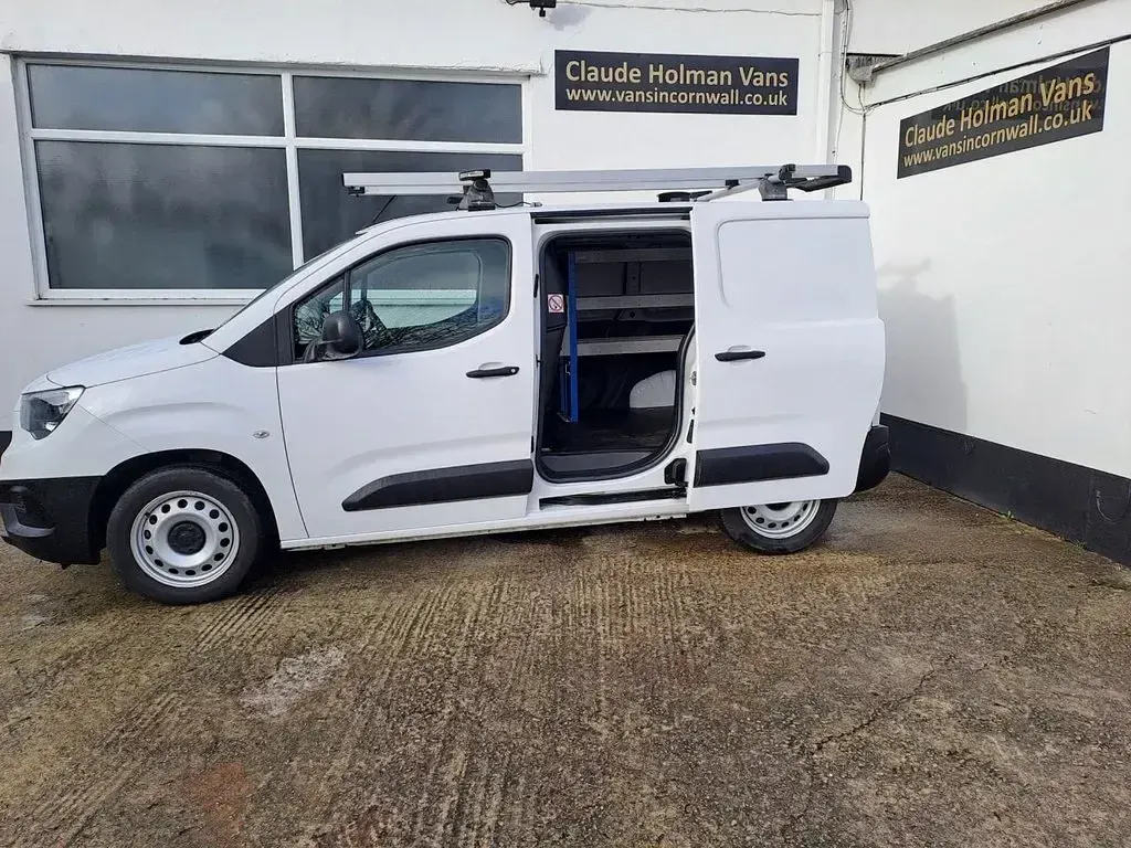 Used Vauxhall Combo Edition 100 HP (73 kW) 2019 White Van