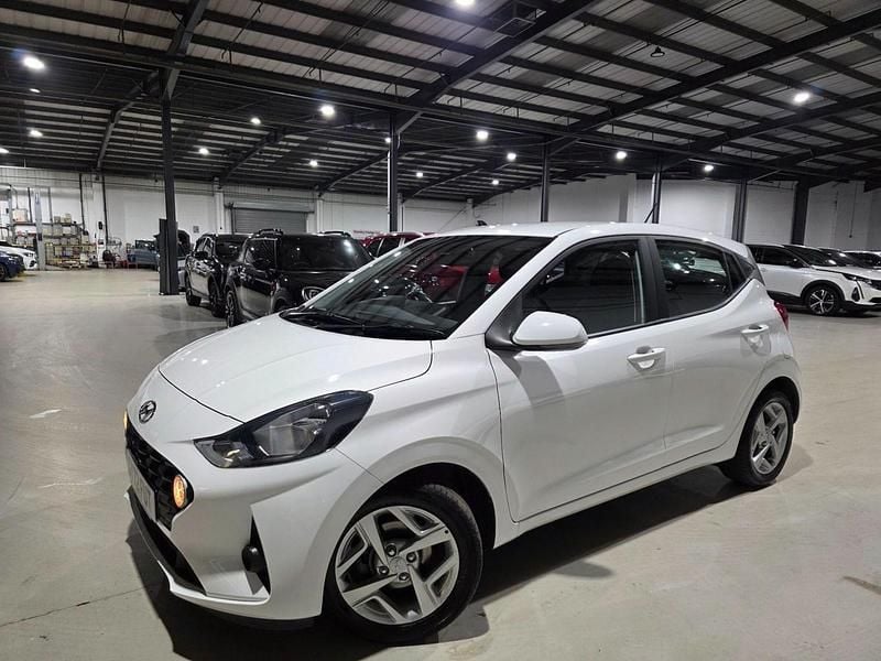 White Used 2022 Hyundai i10 SE Hatchback | £11,980 (Fair price) - Image 1/4