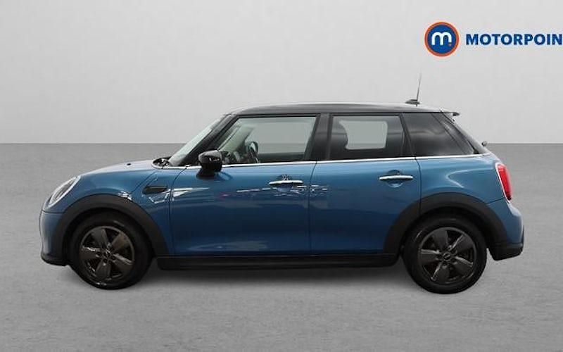 Usado Mini Cooper Classic 136 HP (100 kW) 2022 Azul Citadino