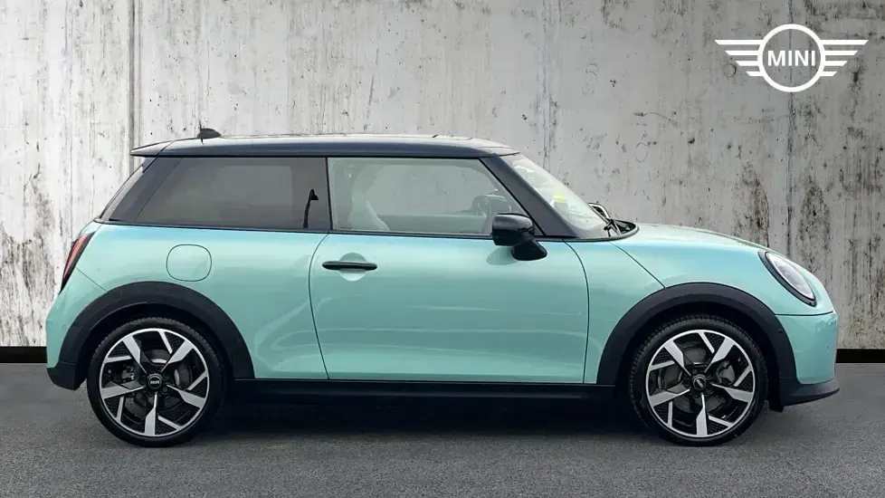 Used Mini Cooper Hatch 113 kW (154 HP) 2025 Green Hatchback