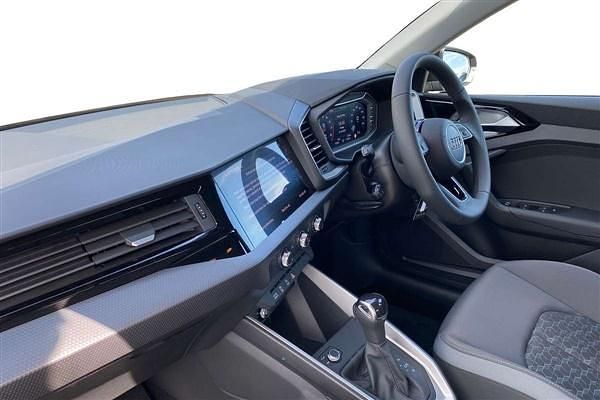 Usado Audi A1 Sport 114 HP (83 kW) 2025 Preto SUV