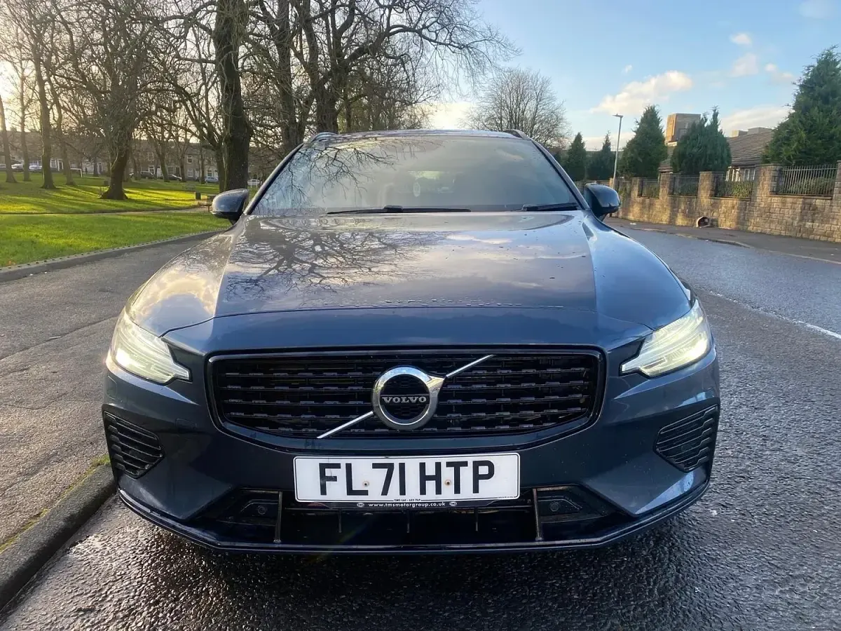 Used Volvo V60 R-Design 335 HP (246 kW) 2021 Blue Estate