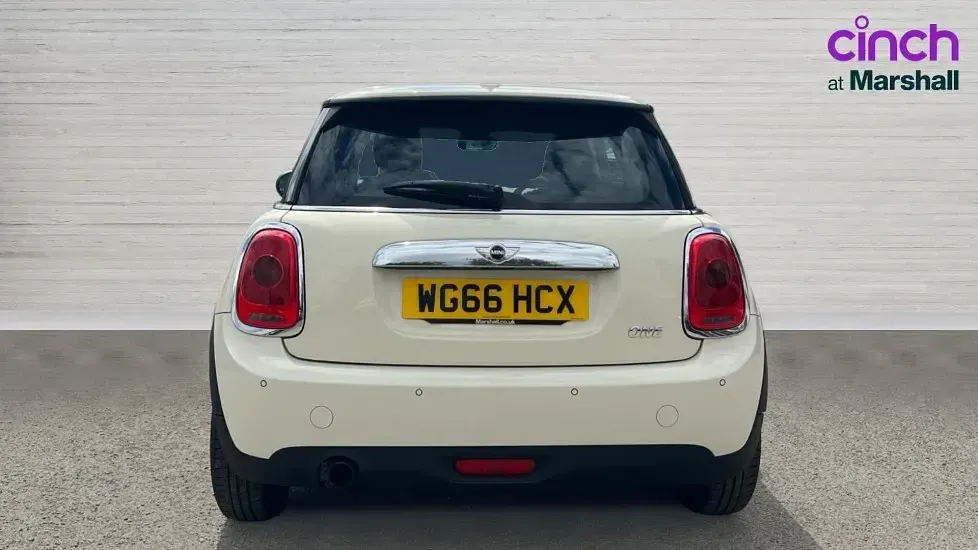 Used Mini ONE Pepper 102 HP (75 kW) 2016 White Hatchback