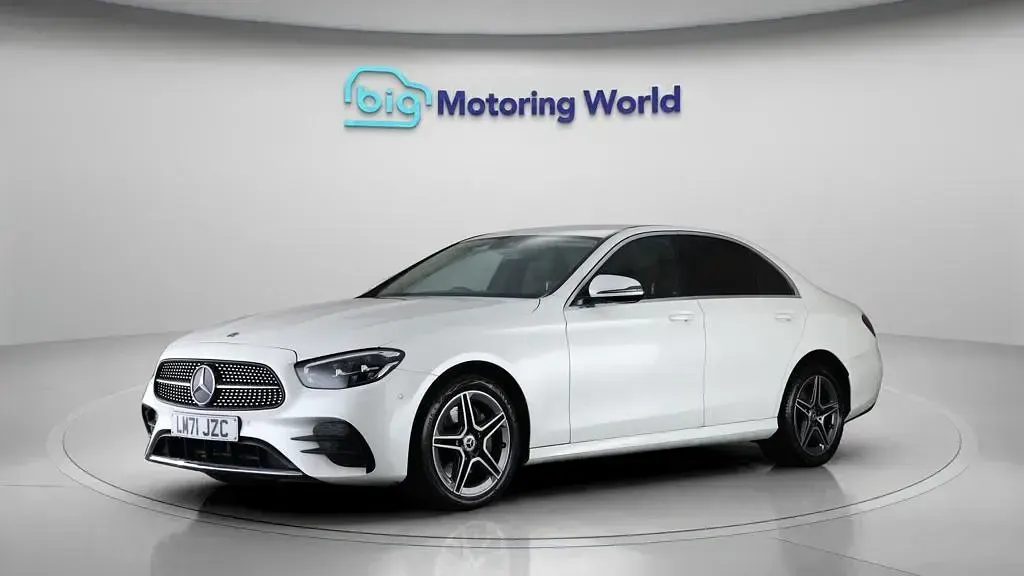 Used Mercedes E300 AMG line 306 HP (225 kW) 2021 White Sedan