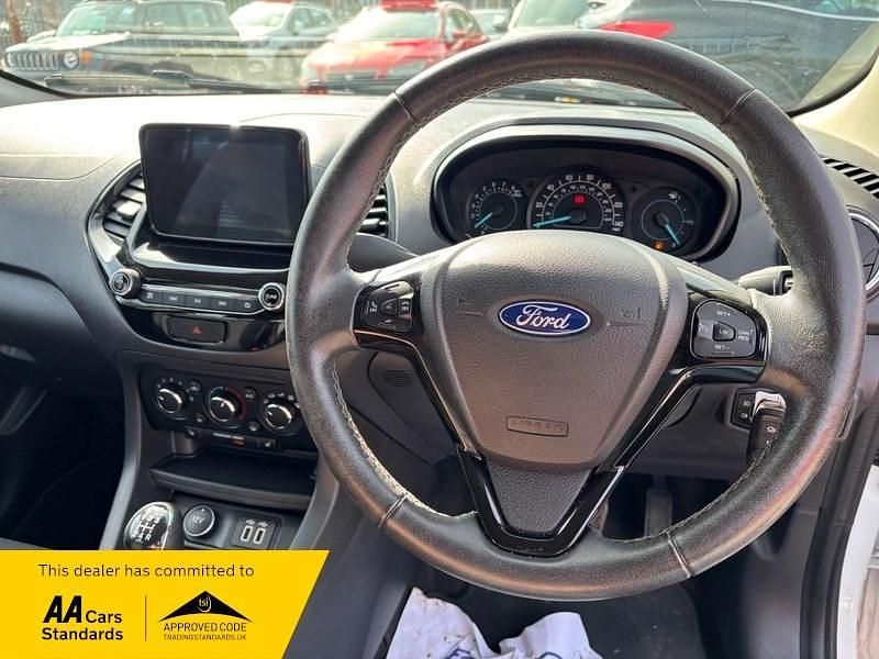 Used Ford Ka Plus Zetec 70 HP (51 kW) 2018 White Hatchback