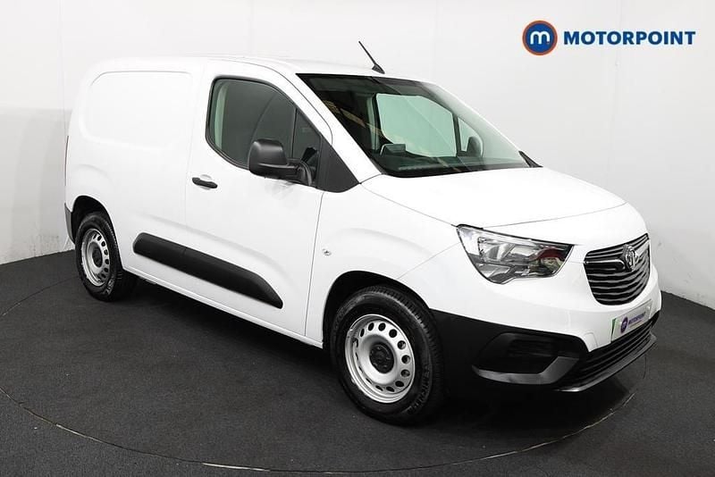White Used 2024 Vauxhall Combo MPV | £11,499 (Super price) - Image 1/4