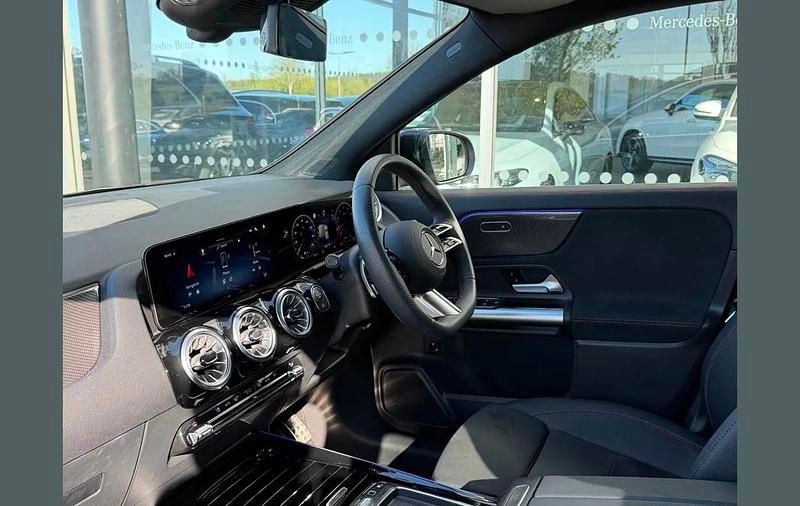 Usado Mercedes GLA200 Executive 161 HP (118 kW) 2025 Preto SUV