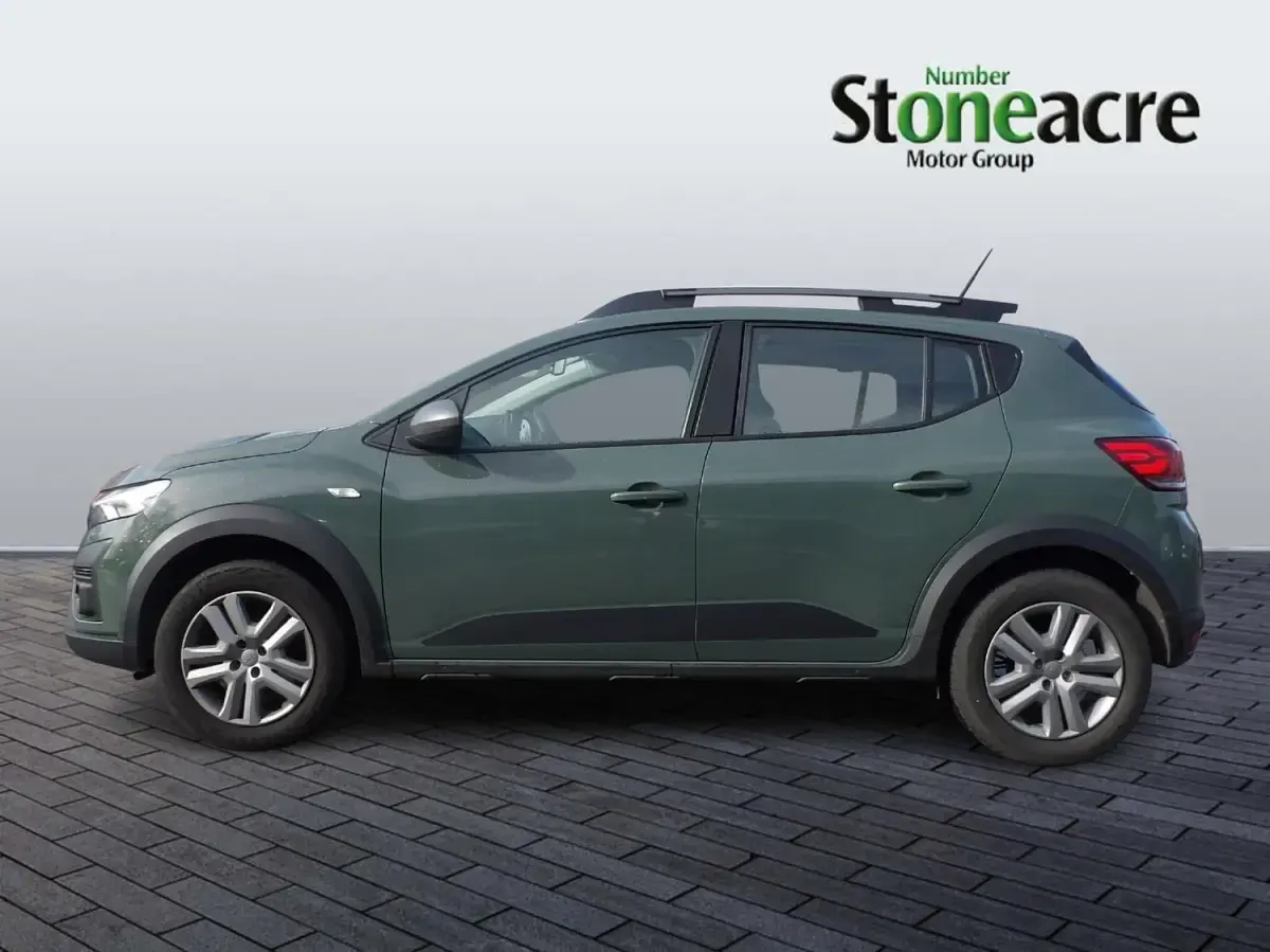 Usado Dacia Sandero Expression 100 HP (73 kW) 2023 Verde Citadino