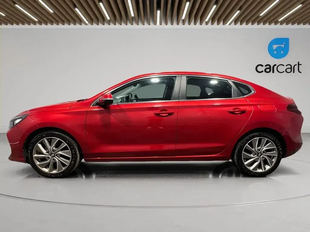 Used Hyundai i30 SE 120 HP (88 kW) 2017 Red Hatchback