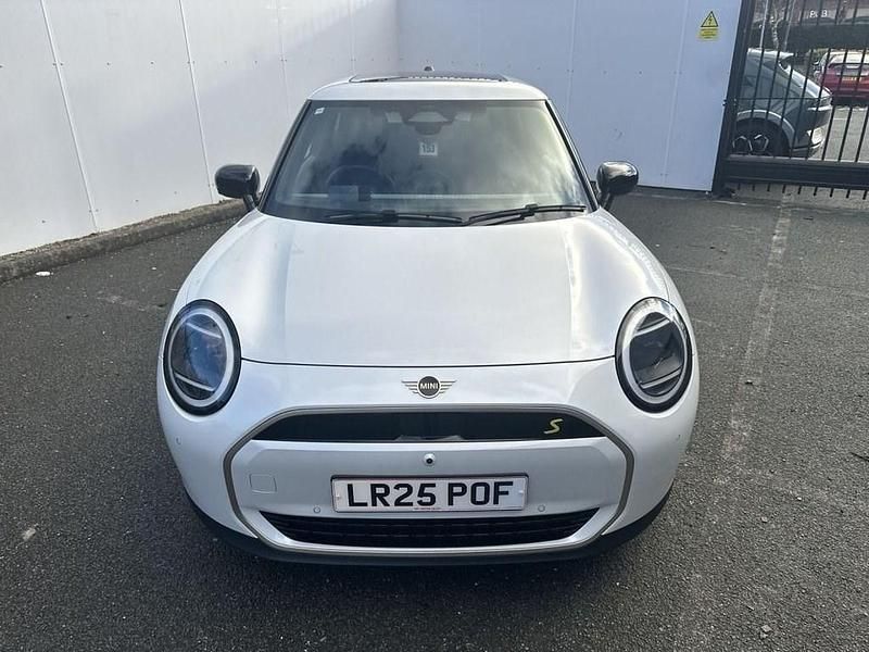 Used Mini Cooper SE Exclusive 160 kW (218 HP) 2025 White Hatchback