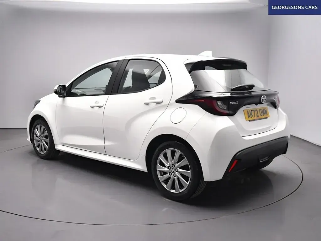 Used Toyota Yaris 116 HP (85 kW) 2022 White Hatchback