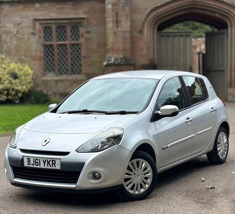Silver Used 2011 Renault Clio II Hatchback | £1,600 (Good price) - Image 1/4
