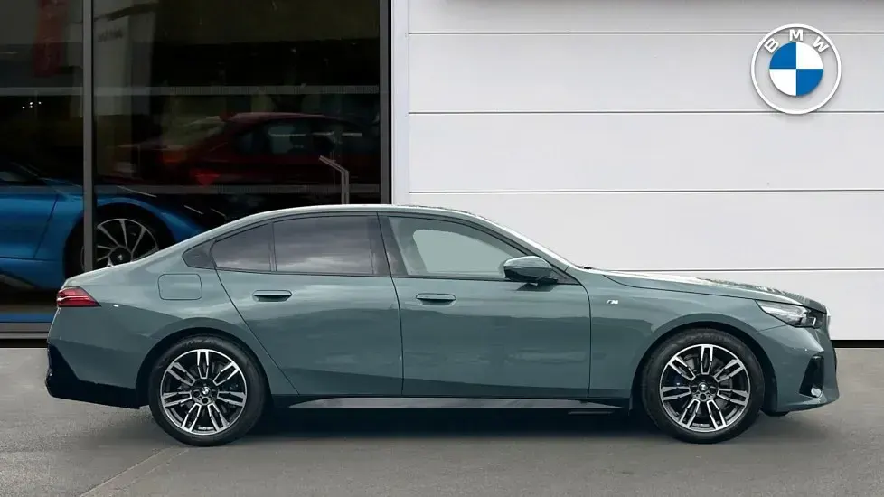 Used BMW 520 M Sport 205 HP (150 kW) 2025 Green