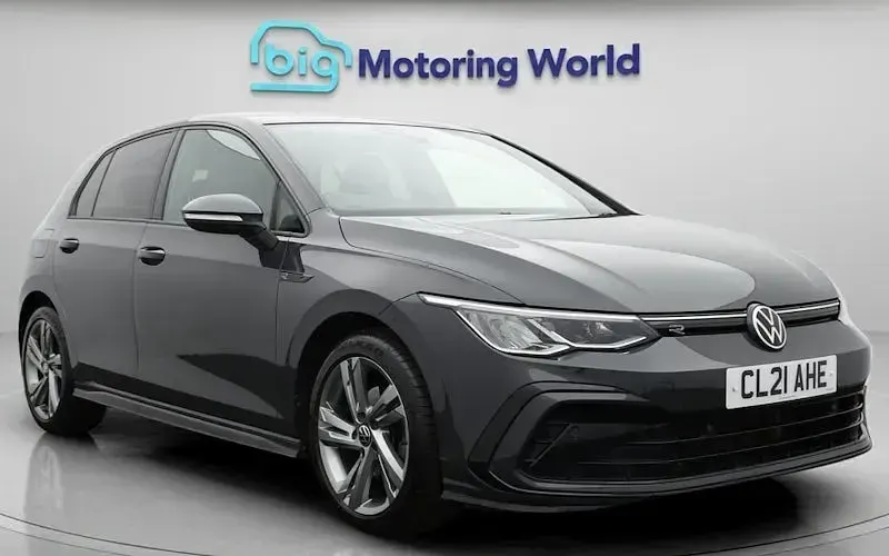 Used VW Golf VIII R-line 131 HP (96 kW) 2021 Hatchback