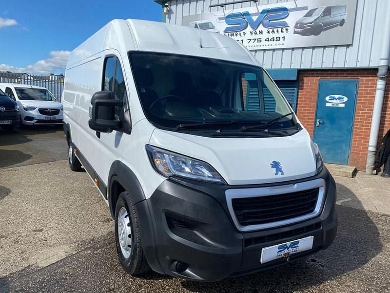 Used Peugeot Boxer 140 HP (102 kW) 2021 White Van