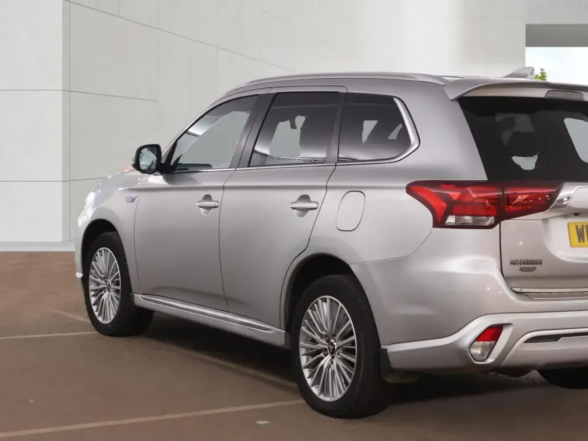 Used Mitsubishi Outlander P-HEV 206 HP (151 kW) 2018 Silver SUV