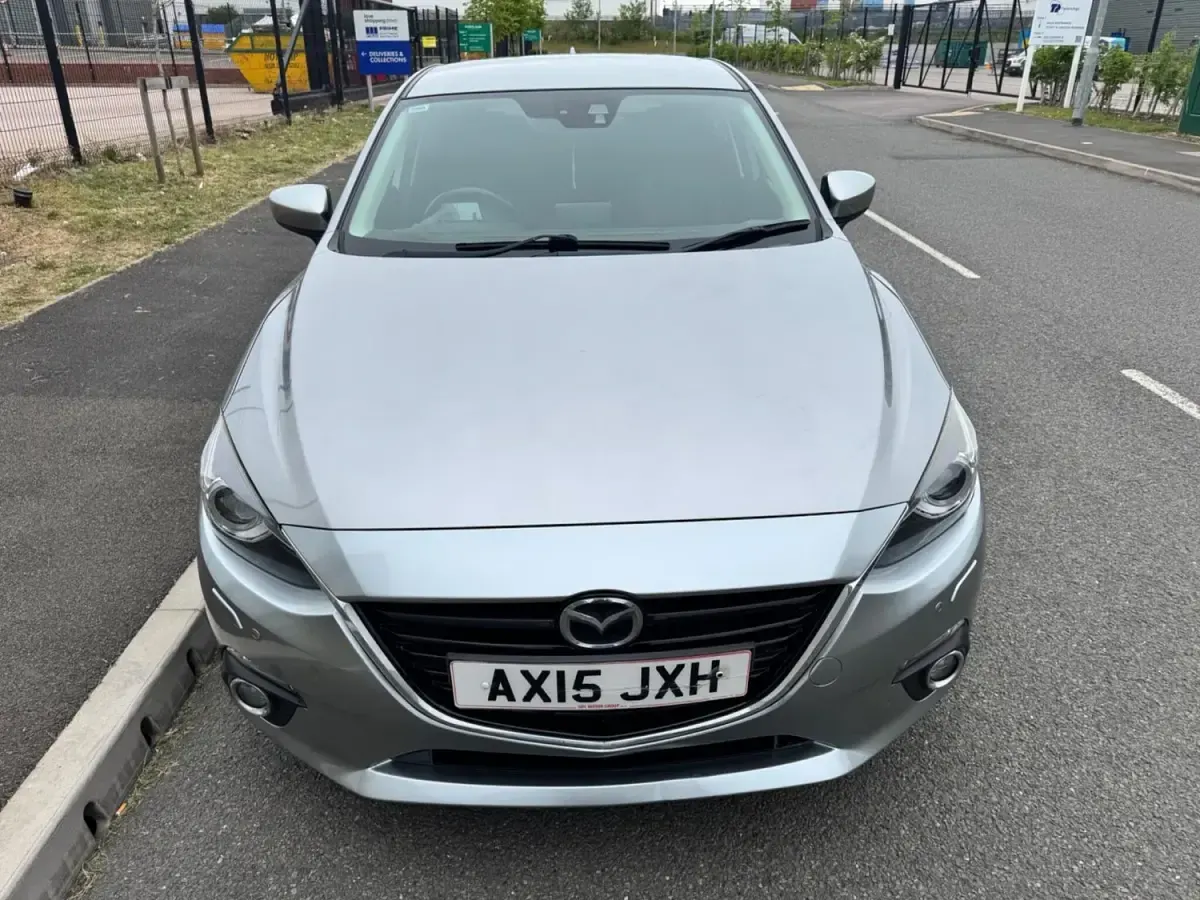 Begagnad Mazda 3 Inclusive 165 HK (121 kW) 2015 Silver Halvkombi
