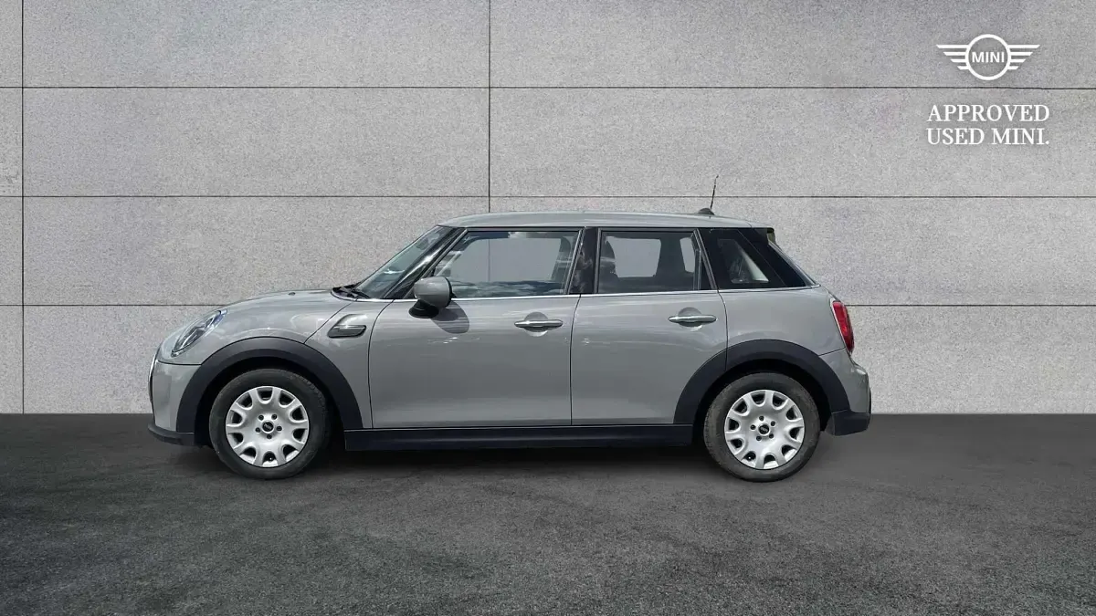 Usado Mini ONE Classic 101 CV (74 kW) 2022 Gris Utilitario