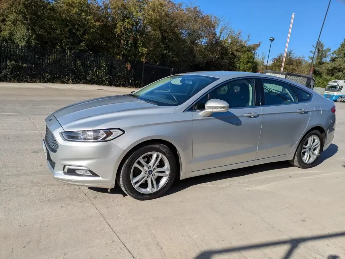 Begagnad Ford Mondeo Zetec 150 HK (110 kW) 2017 Silver Halvkombi