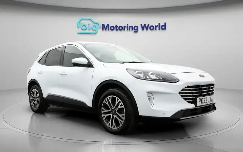Usado Ford Kuga Titanium 190 HP (139 kW) 2021 Branco SUV