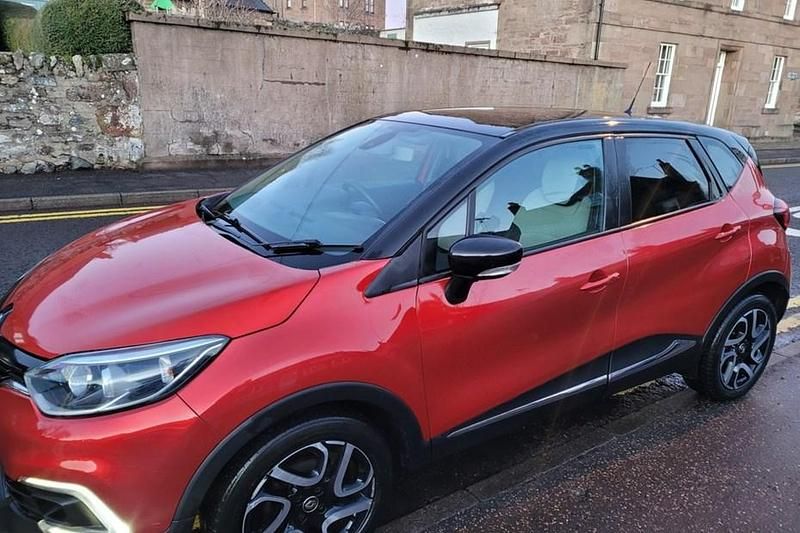 Used Renault Captur Iconic 90 HP (66 kW) 2018 Red SUV