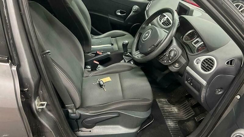 Used Renault Clio II Dynamique 2011 Grey Hatchback