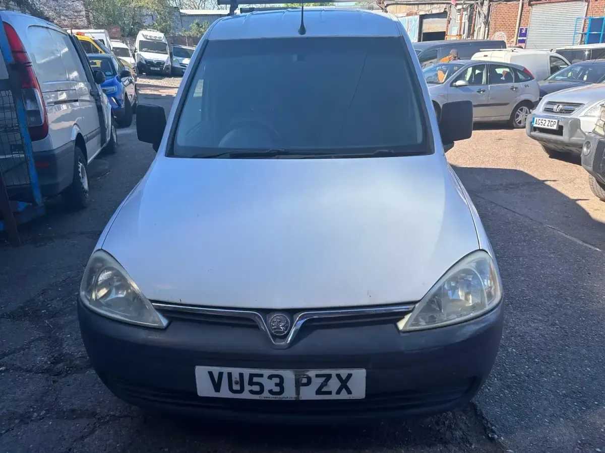 Second-hand Vauxhall Combo 2003 Alb Monovolum