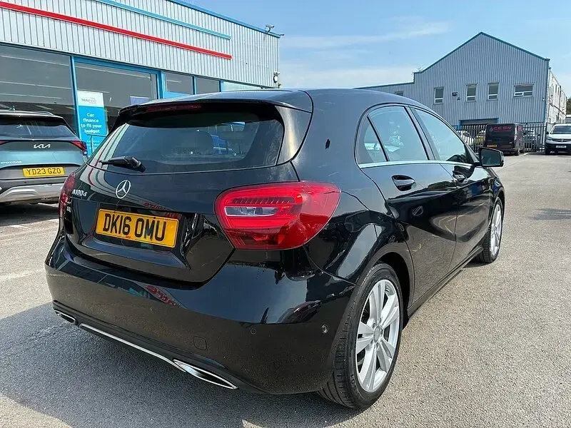 Used Mercedes A180 Executive 109 HP (80 kW) 2016 Black Hatchback