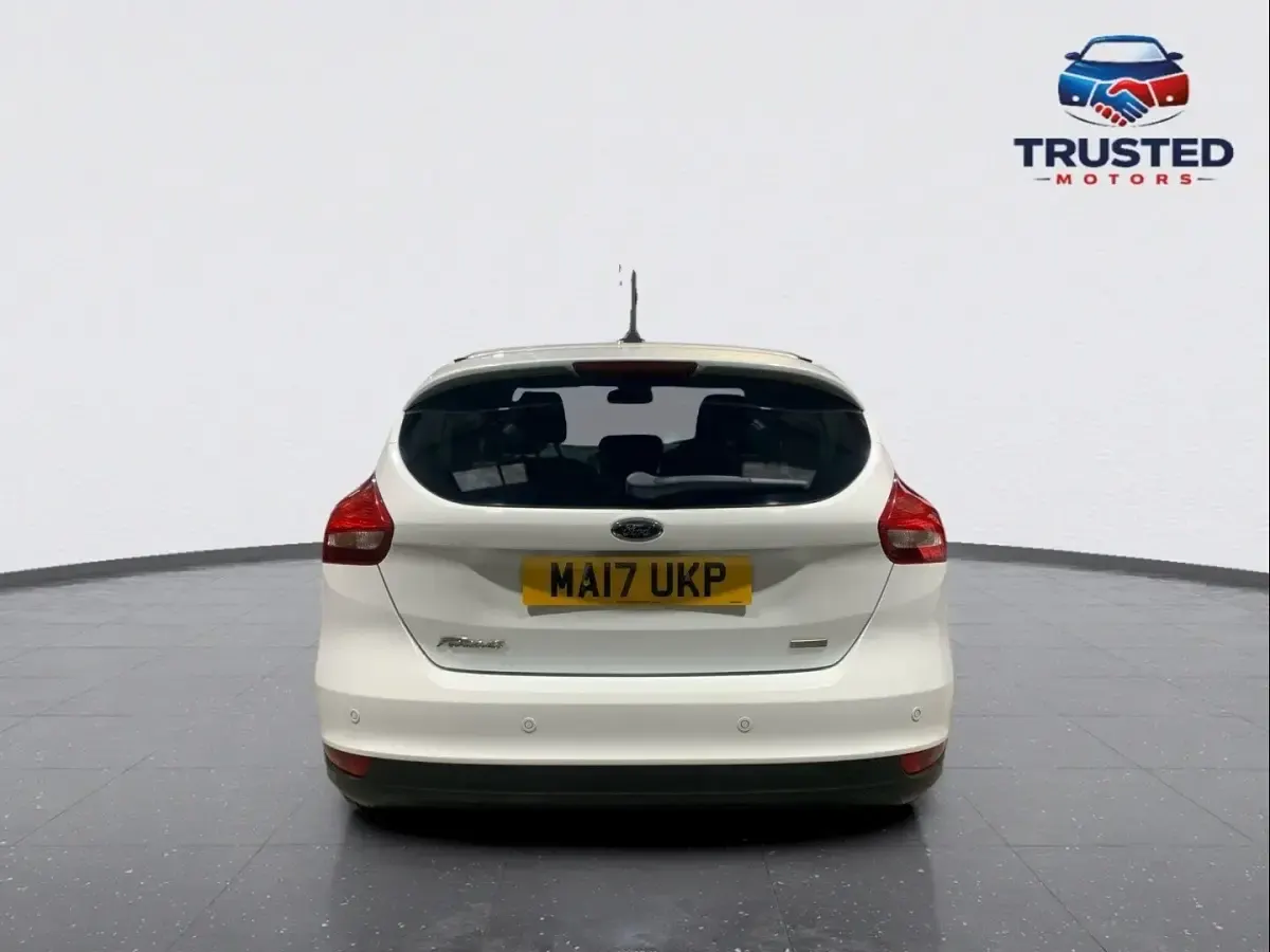 Used Ford Focus Zetec 100 HP (73 kW) 2017 White Hatchback