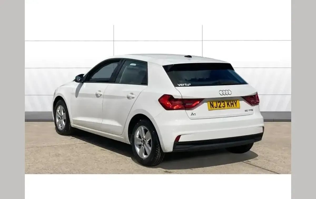 Używany Audi A1 Design 110 KM (80 kW) 2023 Biały SUV